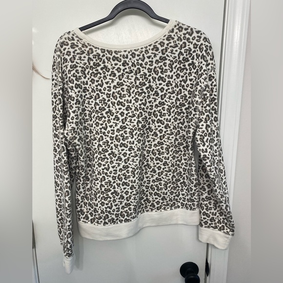 Cheetah abercrombie and fitch sweatshirt. Size medium. - Picture 3 of 3
